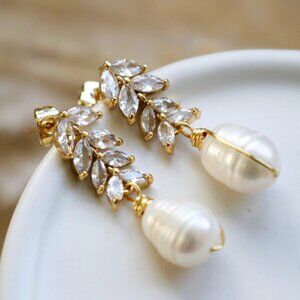 Dainty Pearl drop earrings, Natural Freshwater Pearl Earring Dainty gold